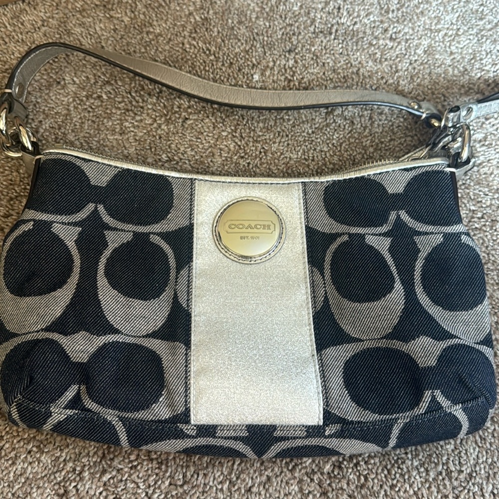 Cute coach vintage pouchette